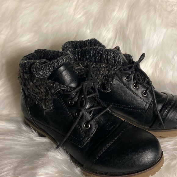 ‎Boots - Picture 2 of 10